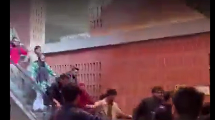 Clip: Thang cuốn bất ngờ tăng tốc như tàu lượn, sinh viên sợ hãi la hét thất thanh