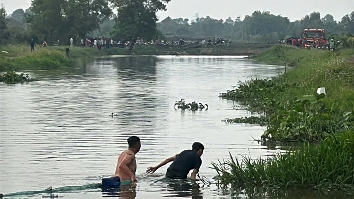 Danh tính 2 thi thể nam sinh gặp nạn trên sông ở TP.HCM