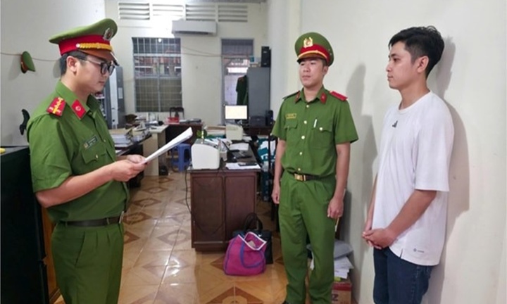 Bắt tạm giam Phạm Chí Hửu