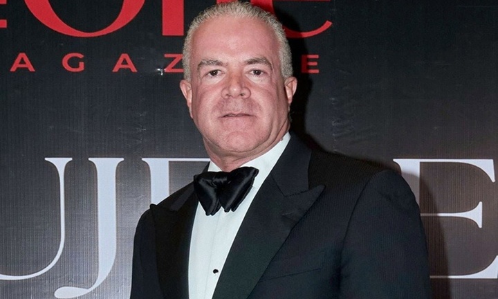 Chủ tịch Miss Universe bị truy nã