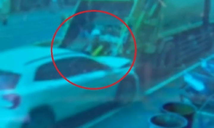 Khoảnh khắc xe Mercedes đâm tử vong nữ công nhân vệ sinh, trạng thái của tài xế gây phẫn nộ