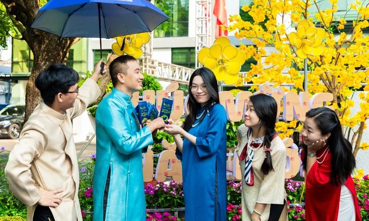 Một trường đại học ở TPHCM thưởng Tết 30 triệu đồng/người, quỹ thưởng ước tính gần 27 tỷ