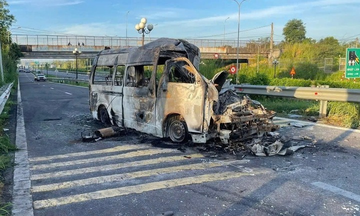 Tin tức tai nạn giao thông mới nhất ngày 19/12: Ô tô tải đâm ô tô con gây tai nạn liên hoàn