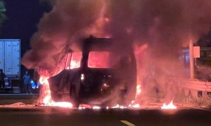 Xe cứu thương tông xe đầu kéo rồi bốc cháy, 3 người tử vong: Danh tính nạn nhân