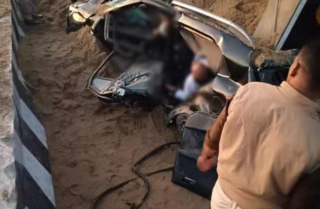 Xe tải chở sỏi bất ngờ lật nghiêng đè trúng ô tô con, 4 người tử vong thương tâm