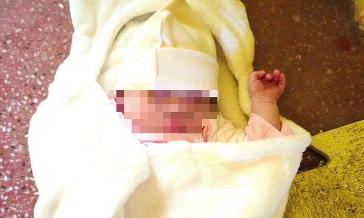 Bé gái sơ sinh bị bỏ rơi trong khuôn viên chùa ở TP.HCM