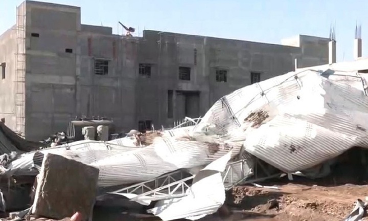 Clip: Hiện trường vụ sập bồn chứa nước, 6 công nhân tử vong thương tâm