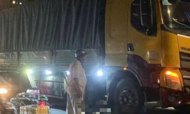 Hiện trường vụ tai nạn nghiêm trọng khiến 2 thiếu niên bị cuốn vào gầm xe tải, tử vong thương tâm ở TP.HCM