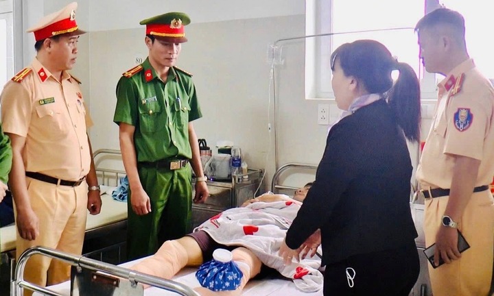 Trung tá CSGT ở Đà Nẵng bị nam thanh niên tông xe máy, sức khỏe hiện ra sao?