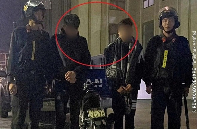 Bắt giữ 2 quái xế manh động, ném vỏ chai bia vào lực lượng công an ở Hải Phòng