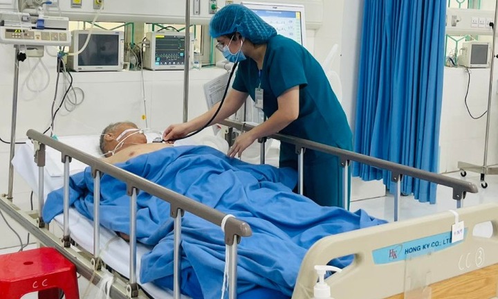 Người đàn ông phải cấp cứu sau khi ăn bát canh nấu với loại củ 