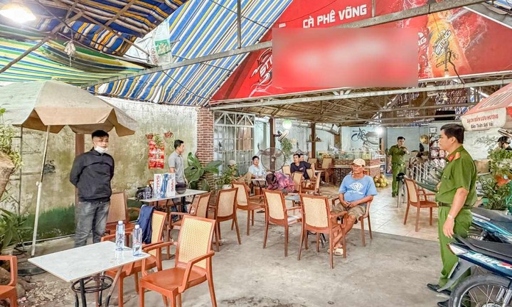 Bắt quả tang 17 đối tượng 