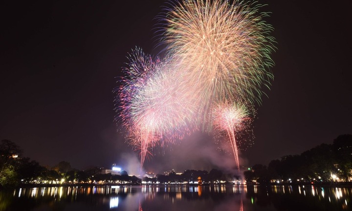 Chi tiết thời gian, địa điểm bắn pháo hoa dịp Tết Dương lịch 2026 và Tết Nguyên đán Bính Ngọ ở Hà Nội