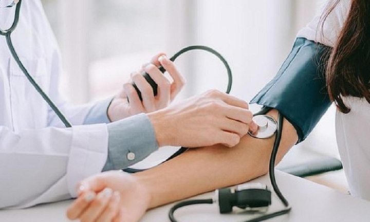 Huyết áp của người từ 40 tuổi trở lên bao nhiêu là bình thường?