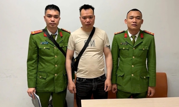 Lê Văn Hùng ra đầu thú