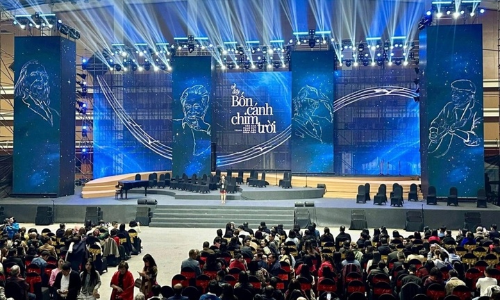 Từ vụ hủy show 