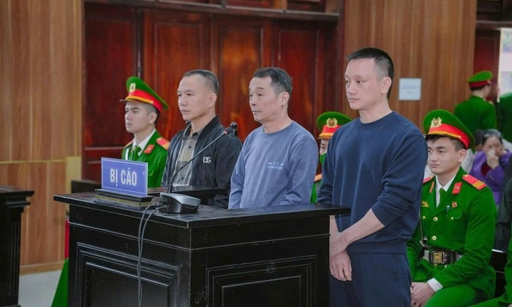 Hình ảnh trùm giang hồ Vi  "Ngộ " hầu tòa về tội danh Đưa hối lộ