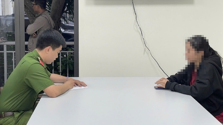 Công an giải cứu cô gái trẻ bị