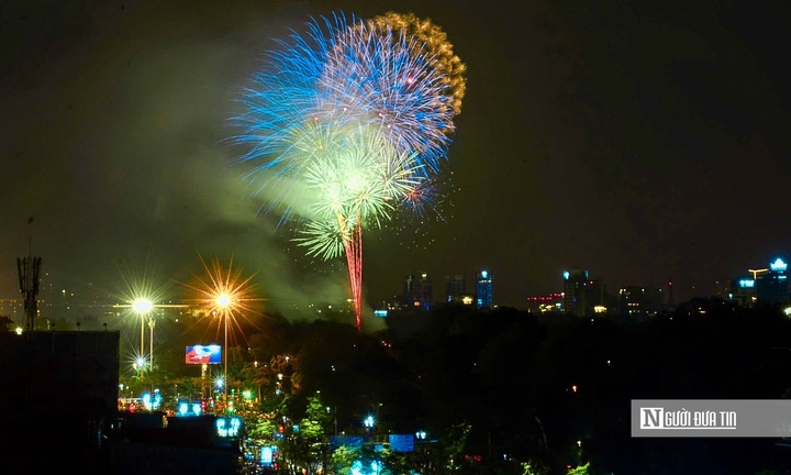 Màn pháo hoa ấn tượng chào mừng năm mới 2026