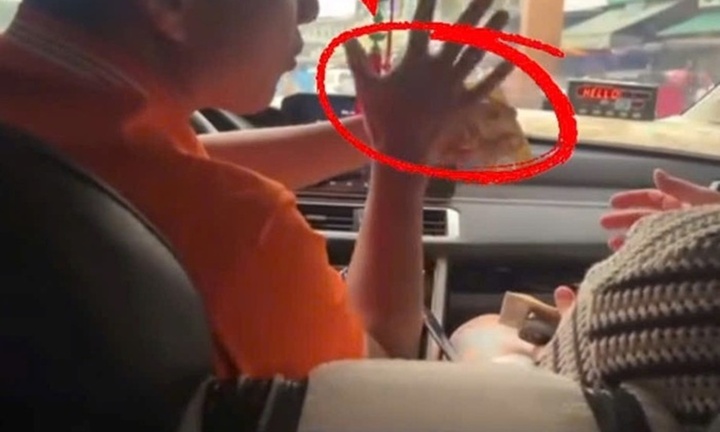 Clip: Tài xế taxi ở Nha Trang bị tố 