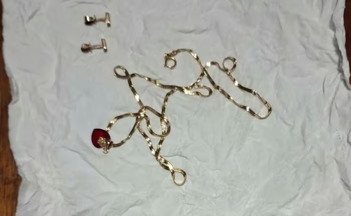 Hi hữu: Hành khách vứt nhầm vàng vào thùng rác trên toa tàu