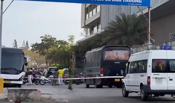 TPHCM: Phát hiện người đàn ông tử vong sau tiếng động mạnh, nghi rơi từ tầng cao 