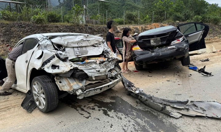 Hiện trường vụ tai nạn 11 ôtô tông liên hoàn trên cao tốc La Sơn - Hòa Liên