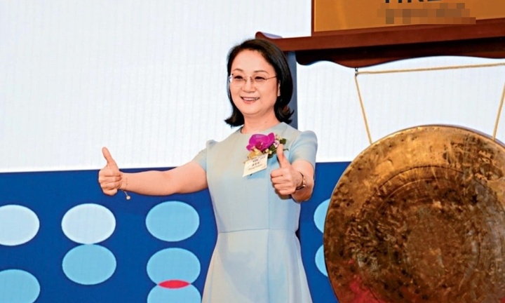 Bỏ nghề giáo ở tuổi 34, cô giáo dạy Hóa trở thành nữ tỷ phú tự thân giàu nhất Trung Quốc