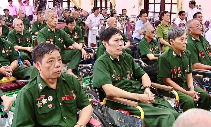 Hơn 1,6 triệu người có công được nhận quà Tết Nguyên đán Bính Ngọ