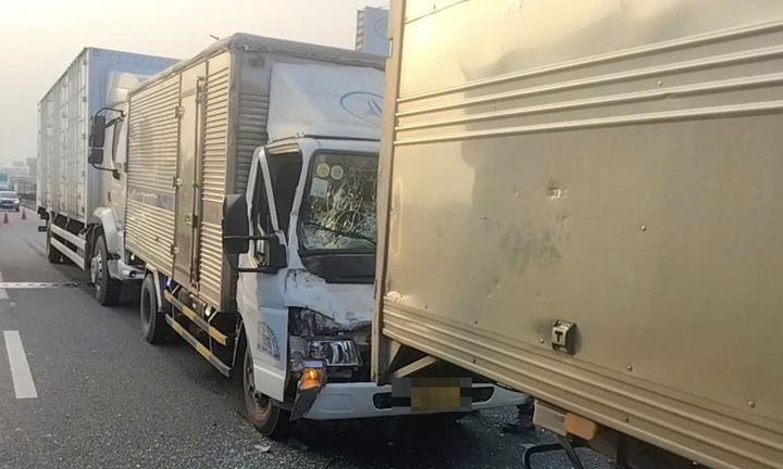 Hiện trường 5 ô tô tông liên hoàn trên cao tốc TP.HCM - Long Thành - Dầu Giây