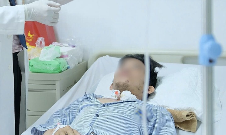 Thanh niên 28 tuổi nguy kịch vì sự cố khi đi thang máy