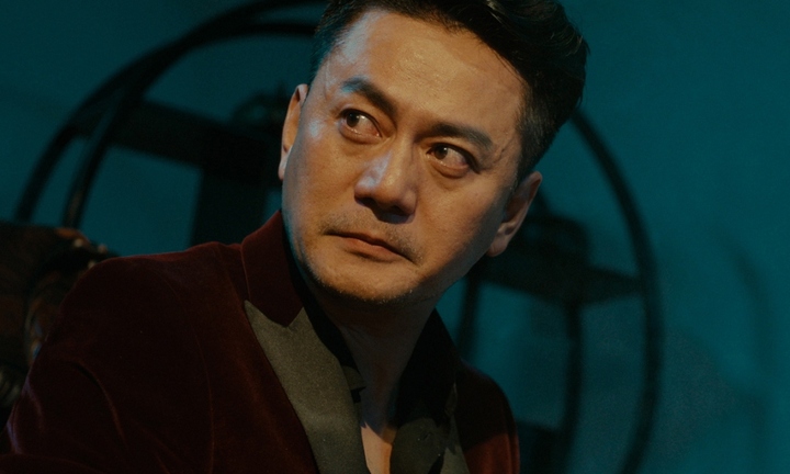 Nam diễn viên đình đám bị gãy tay, bầm dập khi đóng phim hành động 