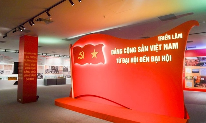 Nhìn lại lịch sử vẻ vang của Đảng thông qua triển lãm các kỳ Đại hội