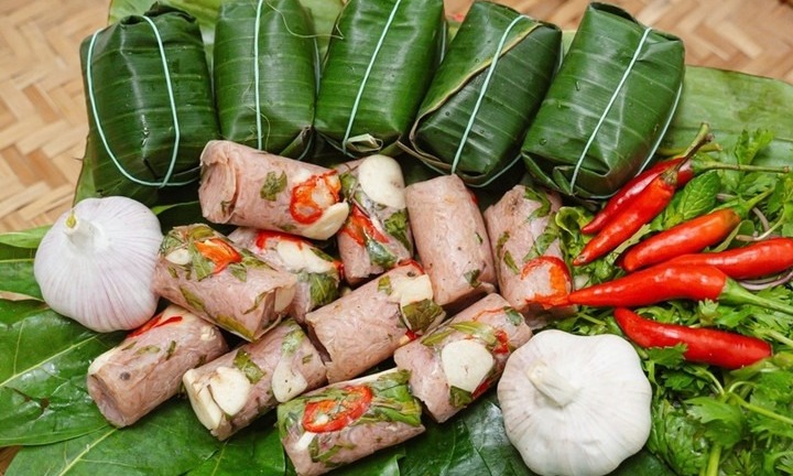 Cách gói nem chua đơn giản