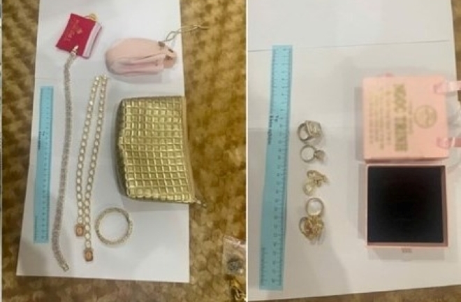 Bố mẹ đi khám bệnh, con trai và cậu họ trộm gần 900 triệu đồng của gia đình