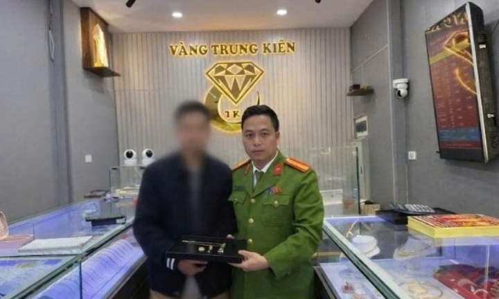 Kịp thời ngăn chặn nam sinh viên bị thao túng tâm lý, lấy vàng của gia đình đem bán