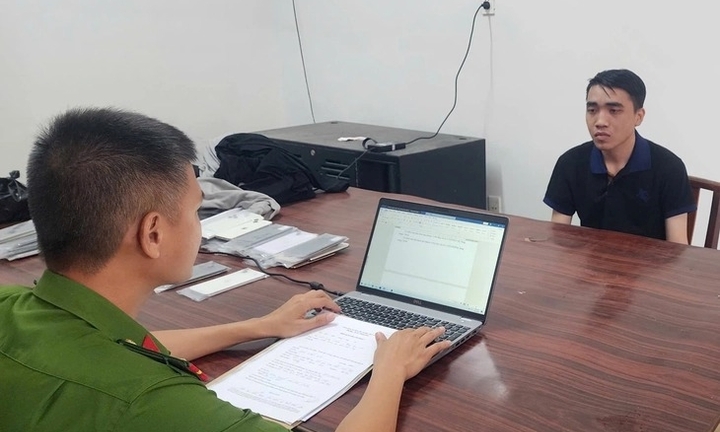 Bắt khẩn cấp nữ nhân viên cửa hàng điện thoại cấu kết với người ngoài trộm 50 điện thoại iPhone