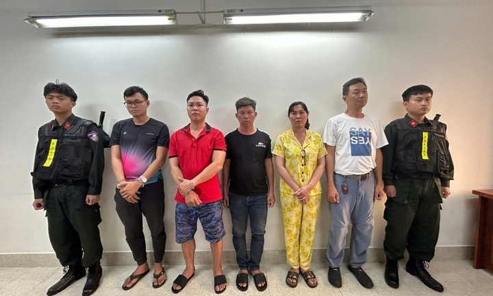 Triệt phá đường dây chế tạo, mua bán vũ khí quy mô lớn ở TP.HCM, bắt 11 đối tượng