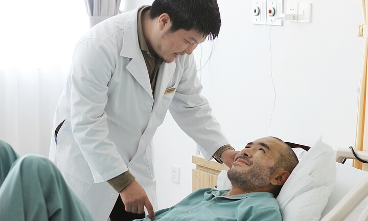 Đại phẫu trong đêm cứu sống du khách nước ngoài bị chấn thương sọ não nặng tại Phú Quốc