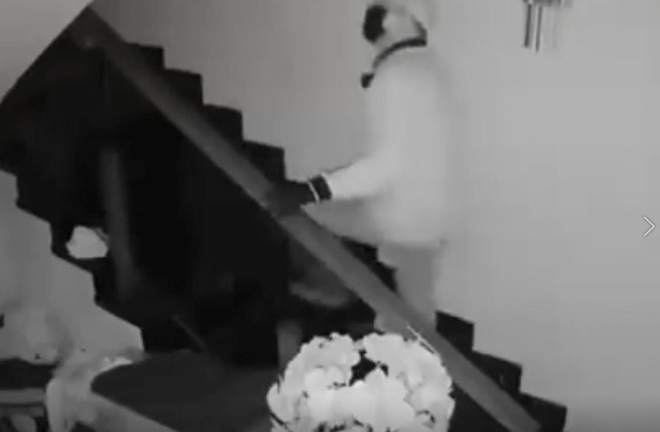 Clip: 3 đối tượng đột nhập vào phòng ngủ nhà dân, trộm két sắt nặng 100kg