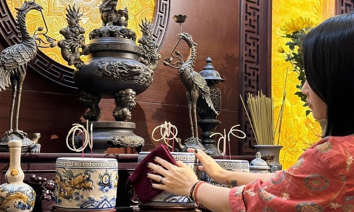  Dọn bàn thờ cuối năm thế nào là đúng cách?