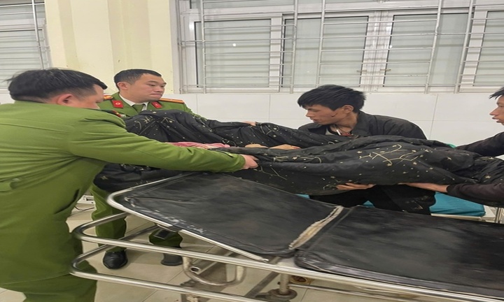 Người phụ nữ mang thai 8 tháng bị đá lăn trúng đầu và bụng trong lúc đi lấy củi