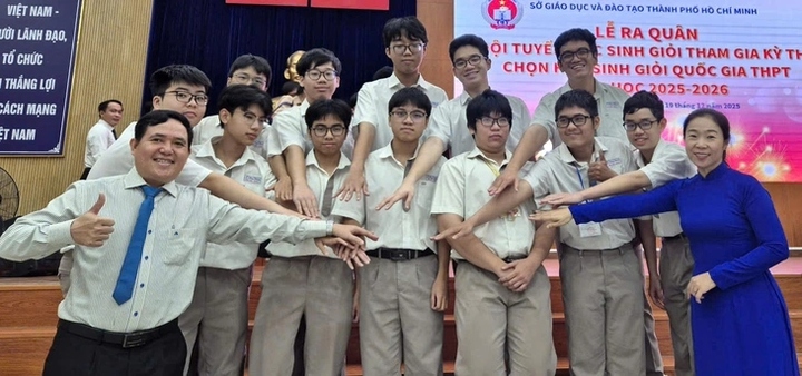 Trường chuyên nổi tiếng ở TP.HCM thống trị 
