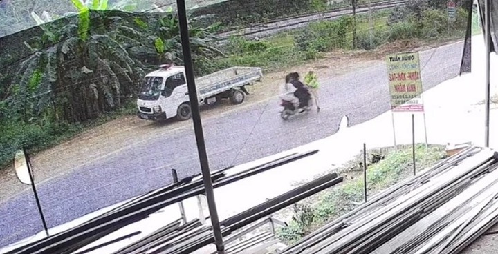 Điều tra vụ xe máy chở 3 tông bị thương cảnh sát giao thông đang làm nhiệm vụ ở Quảng Trị