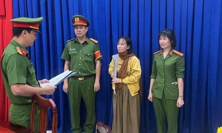 Bắt người phụ nữ làm giả giấy ủy quyền để chiếm dụng tiền BHXH của công nhân