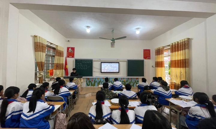 Nhiều trường học ở Lạng Sơn cho học sinh nghỉ học do rét đậm, rét hại