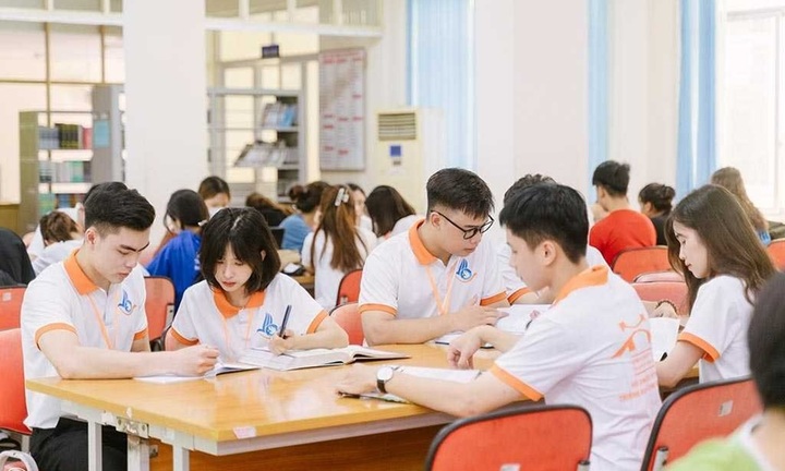 Sinh viên nhiều trường đại học có việc làm ngay khi chưa nhận bằng, doanh nghiệp phải 