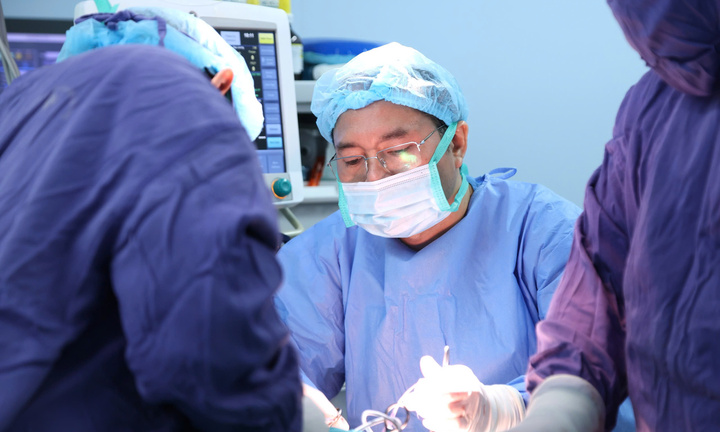 Thiếu niên 15 tuổi nhập viện trong đêm vì tai nạn pháo nổ nghiêm trọng