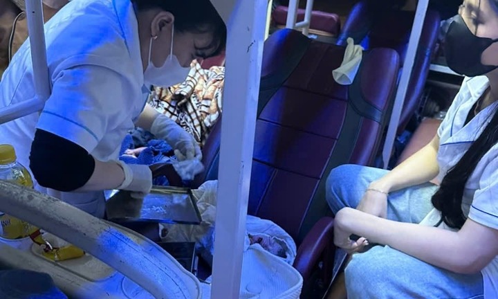 Tin tức đời sống 26/1: Sản phụ mang song thai được hỗ trợ sinh con trên xe khách