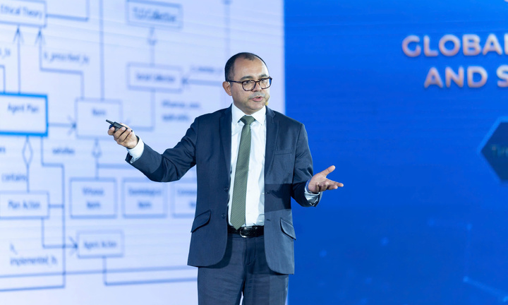 Nhà khoa học quốc tế tiết lộ “hậu trường” đề cử cho giải thưởng triệu đô của tỷ phú Phạm Nhật Vượng